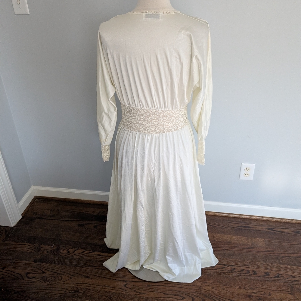 Vintage Women's Vasserte Cream Lace Flowy Slip Medium Flawed Stains - Picture 4 of 11